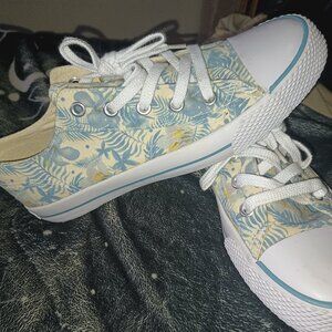 Airwalk Sneakers Size 9 1/2 Womens Blue/White Canvas with Floral Design